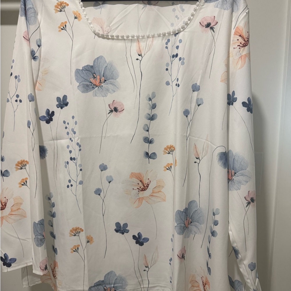 Chic Floral Women's Blouse in White and Blue